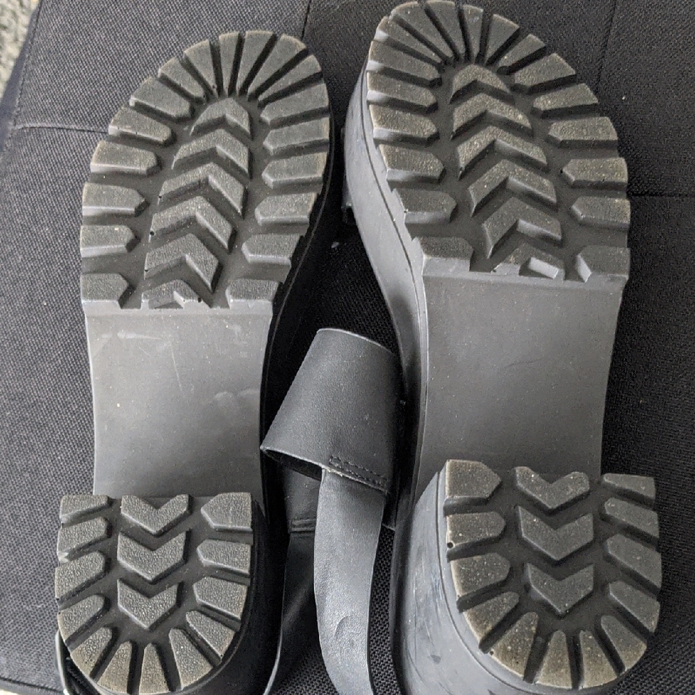 Steve Madden Black Double-Strap Platform Sandals - Picture 4 of 4